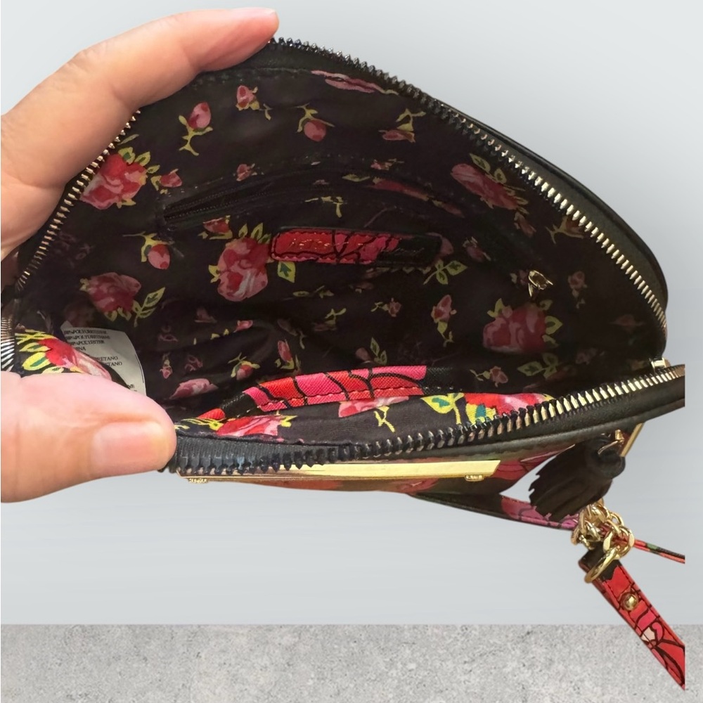 Betsy‎ Johnson black/floral bag, crossbody, zip top, tassel zipper. - Picture 5 of 5